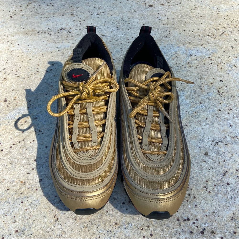 Nike air max Gold and black sz 7Y